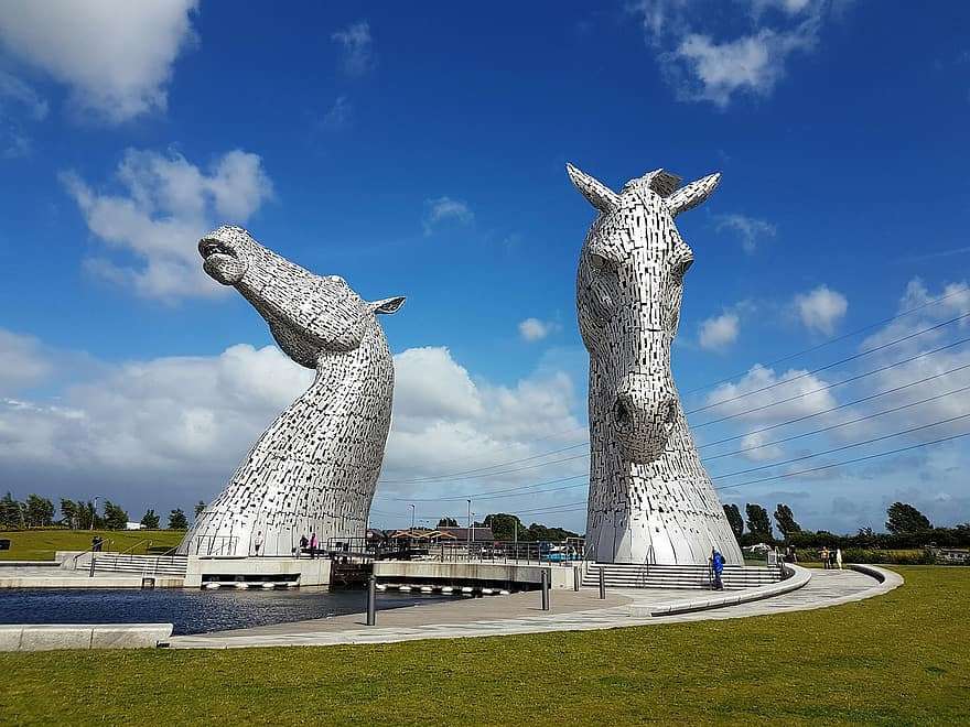 kelpies-scotland-statues-horses